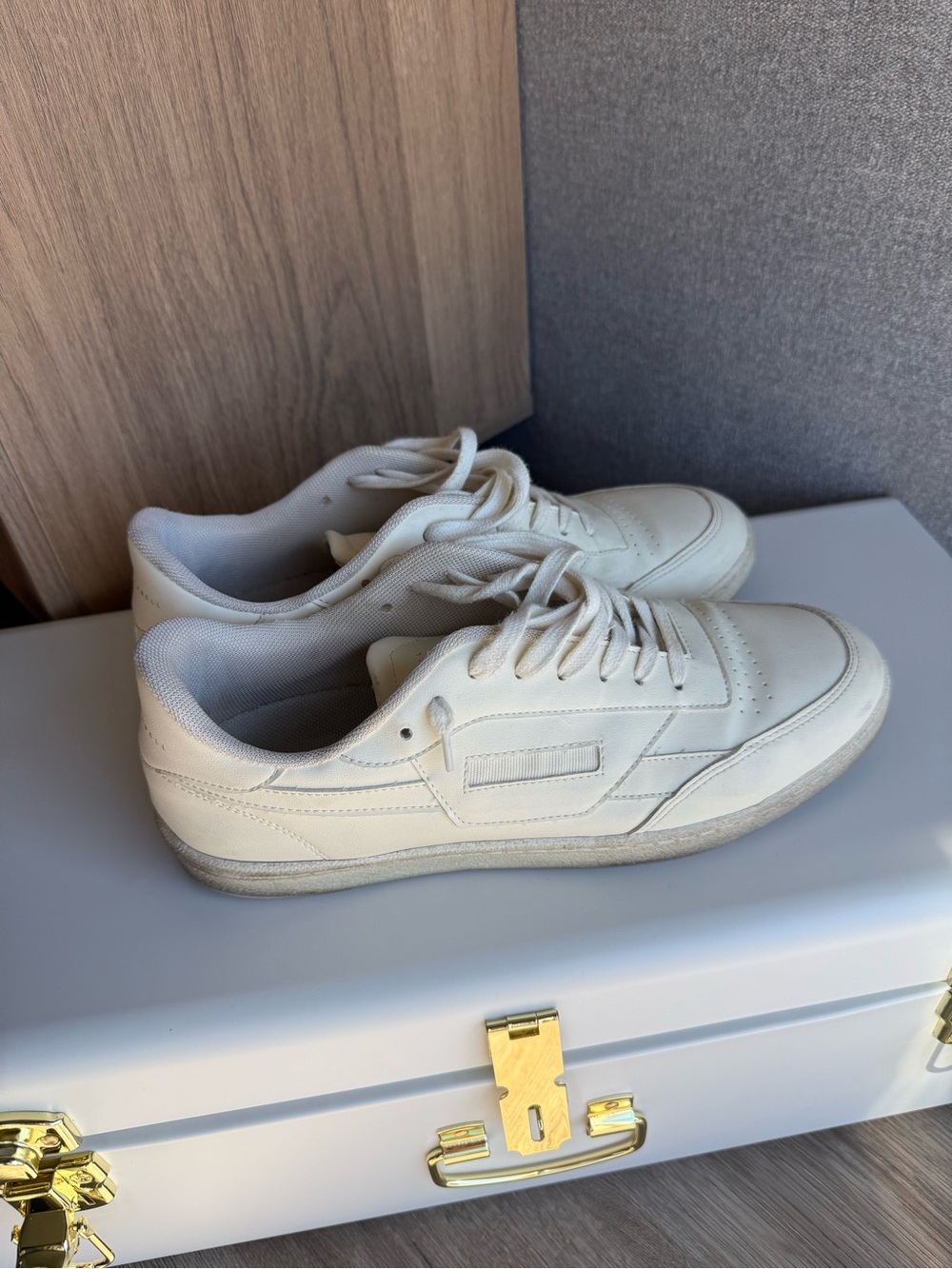 Oliver Cabell Off-White Low-Top Sneakers